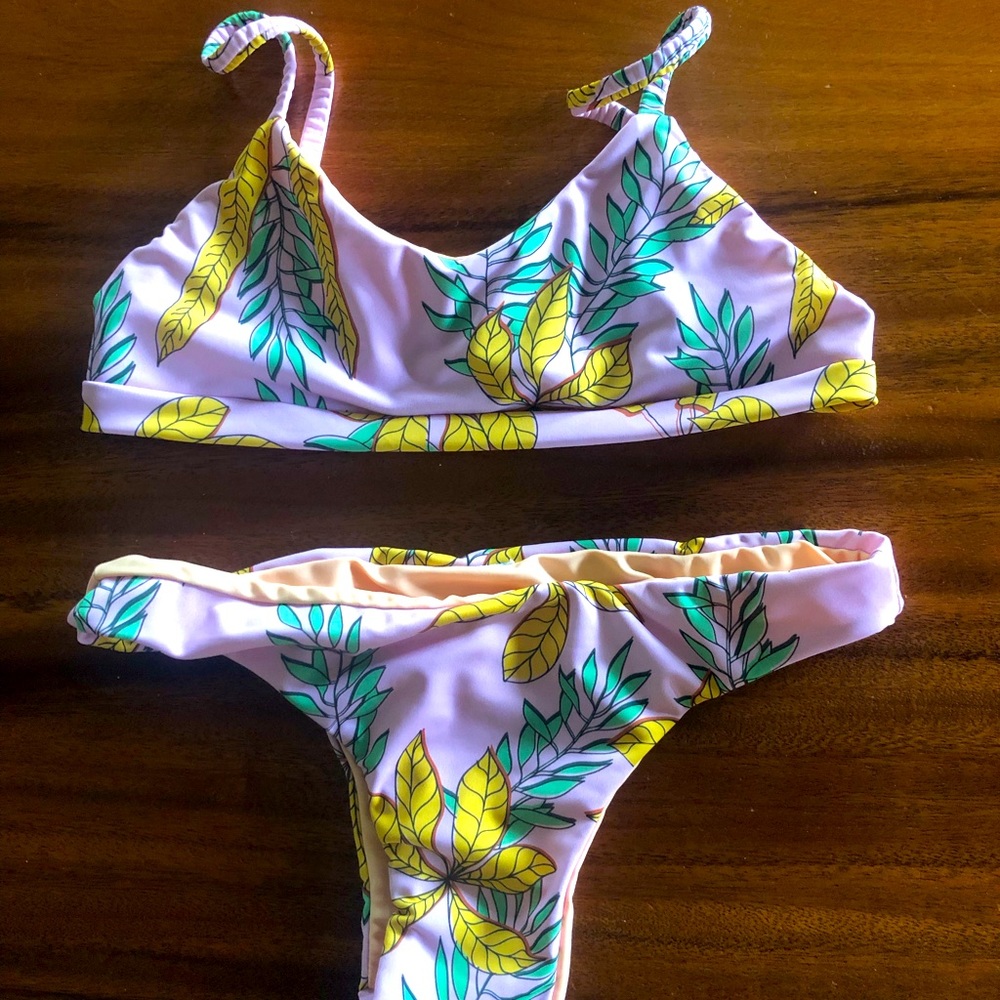 Cassandra Rull floral bikini